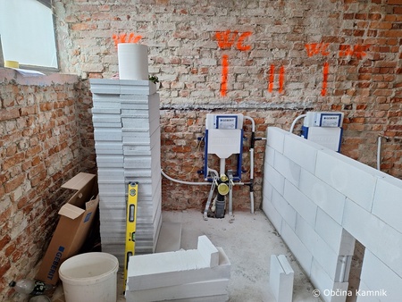 Prenova sanitarij Bazen pod Skalca (1)